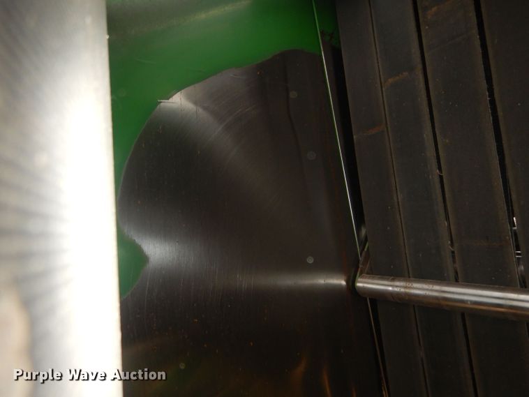 image for item HQ9521 2002 John Deere 567  round baler