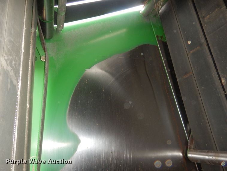 image for item HQ9521 2002 John Deere 567  round baler