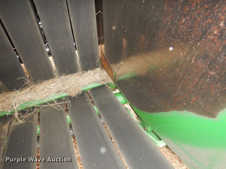 image for item HQ9521 2002 John Deere 567  round baler