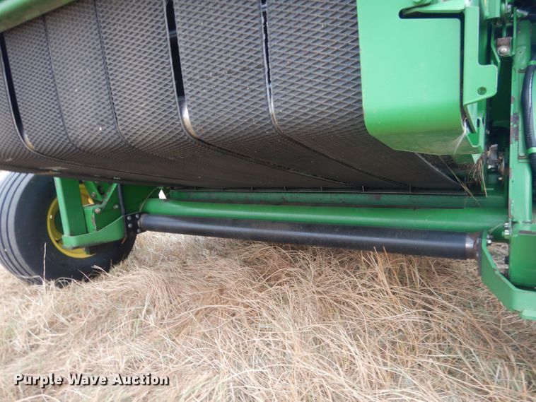 image for item HQ9521 2002 John Deere 567  round baler