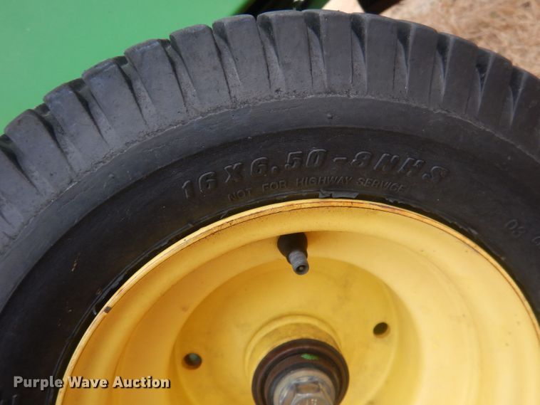 image for item HQ9521 2002 John Deere 567  round baler