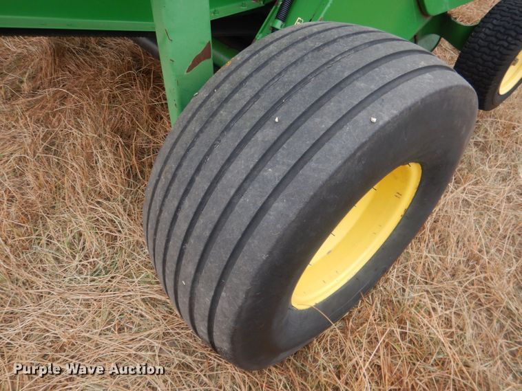 image for item HQ9521 2002 John Deere 567  round baler