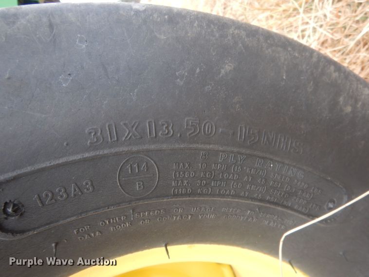 image for item HQ9521 2002 John Deere 567  round baler