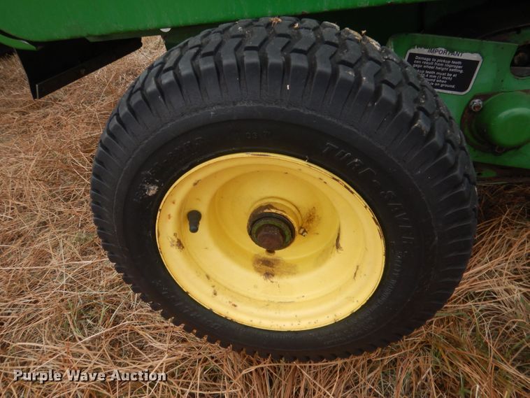 image for item HQ9521 2002 John Deere 567  round baler