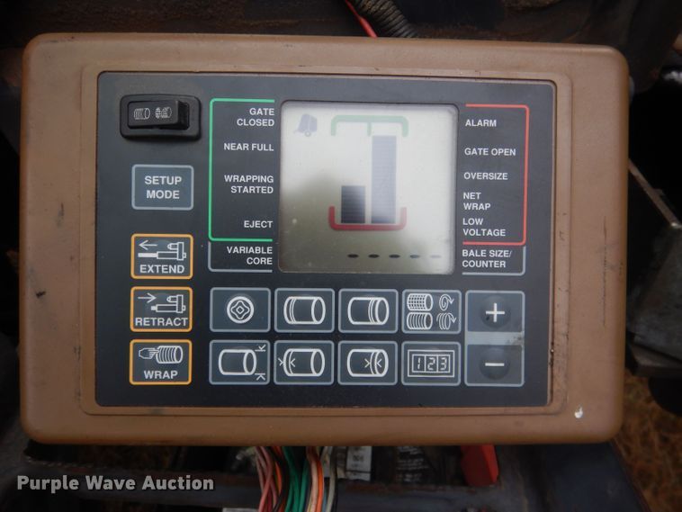 image for item HQ9521 2002 John Deere 567  round baler