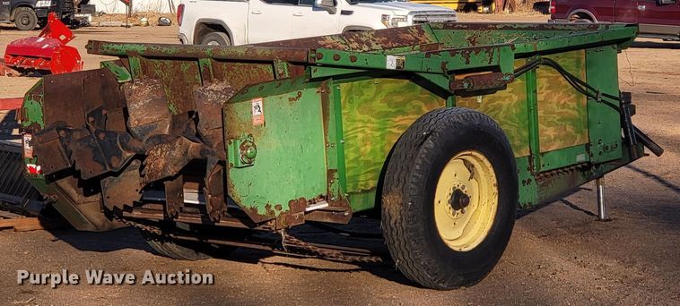 image for item IU9883 John Deere 350  manure spreader