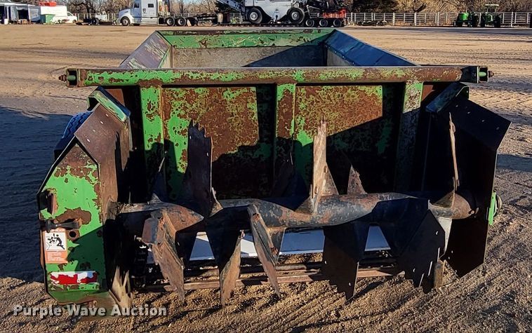 image for item IU9883 John Deere 350  manure spreader