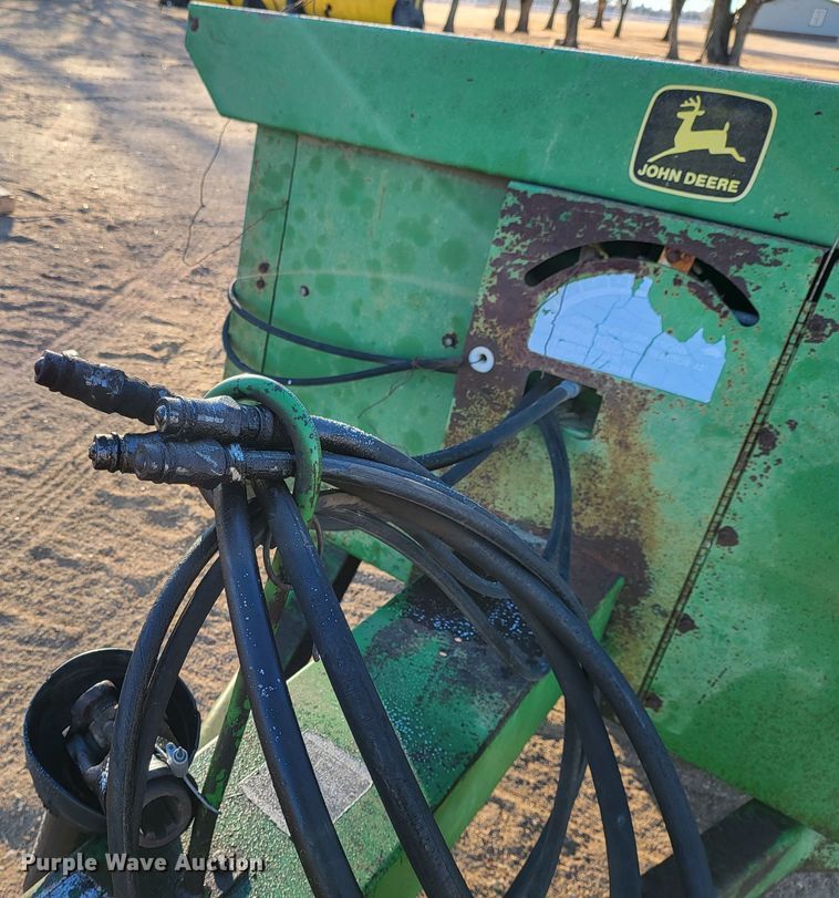image for item IU9883 John Deere 350  manure spreader