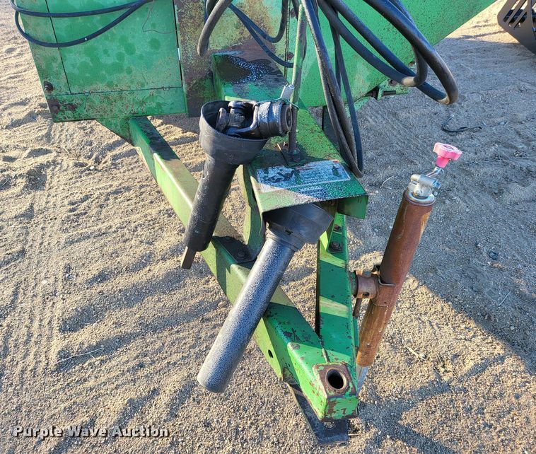 image for item IU9883 John Deere 350  manure spreader