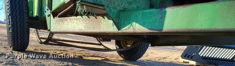 image for item IU9883 John Deere 350  manure spreader