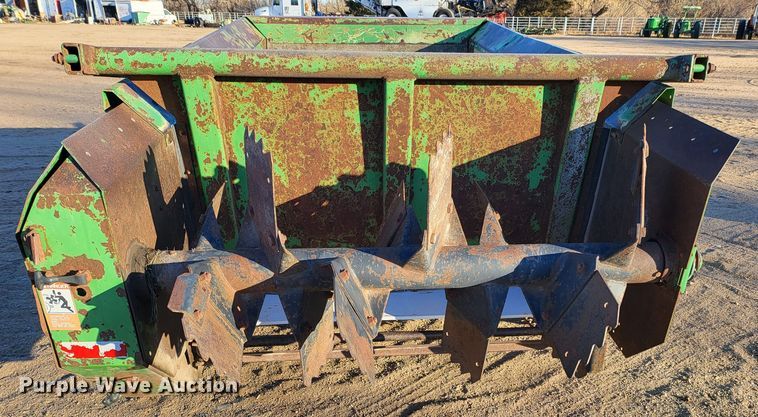 image for item IU9883 John Deere 350  manure spreader