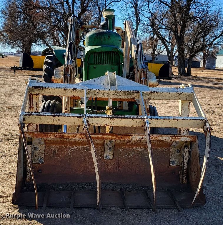 image for item IU9893 John Deere 4010  tractor