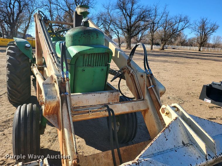 image for item IU9893 John Deere 4010  tractor