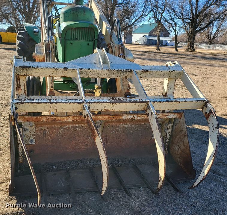 image for item IU9893 John Deere 4010  tractor