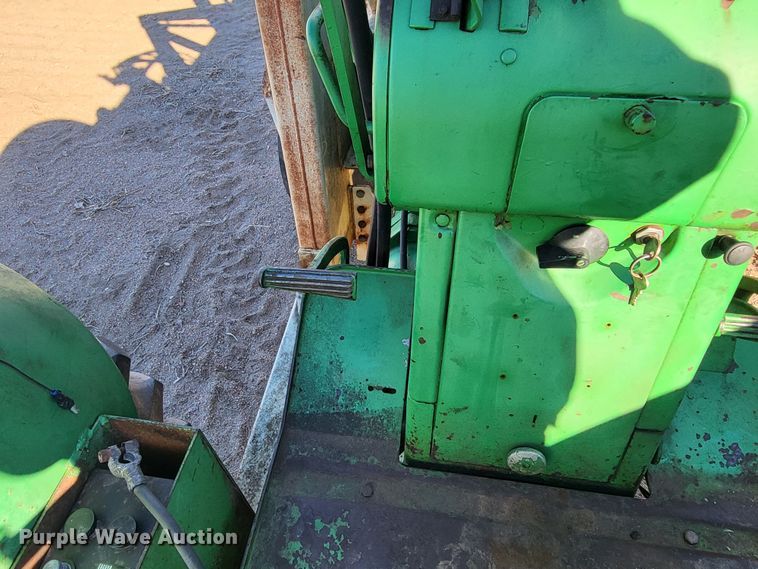 image for item IU9893 John Deere 4010  tractor