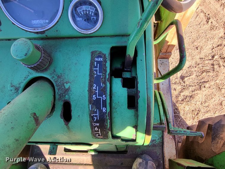 image for item IU9893 John Deere 4010  tractor