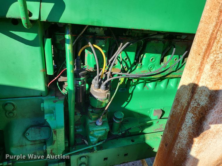 image for item IU9893 John Deere 4010  tractor