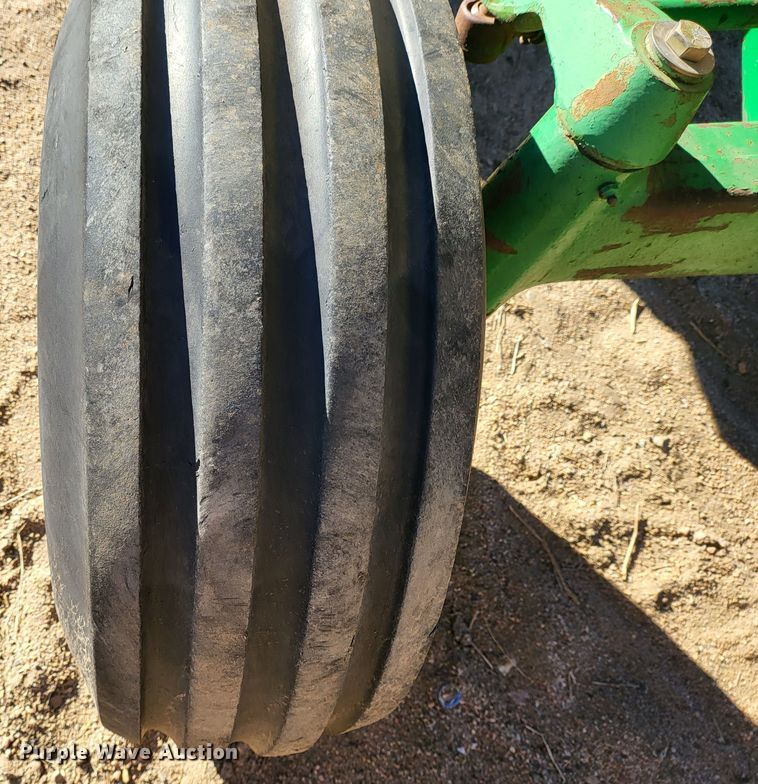 image for item IU9893 John Deere 4010  tractor