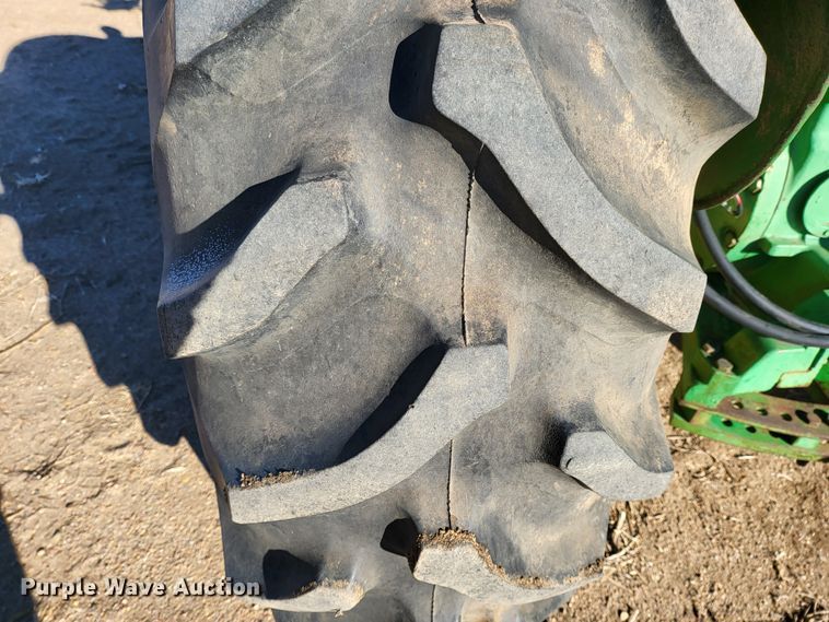 image for item IU9893 John Deere 4010  tractor