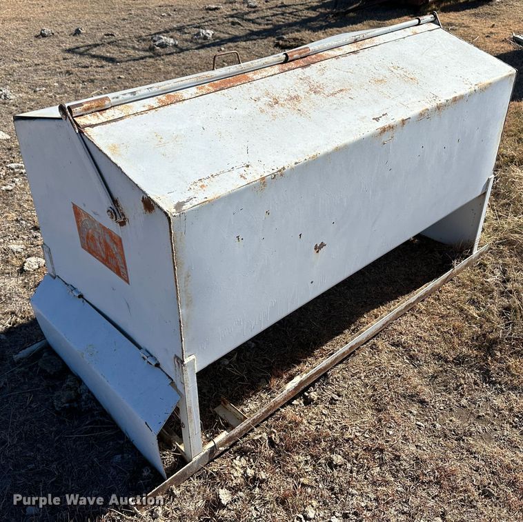 image for item JD9141 Bar-Six  cake feeder