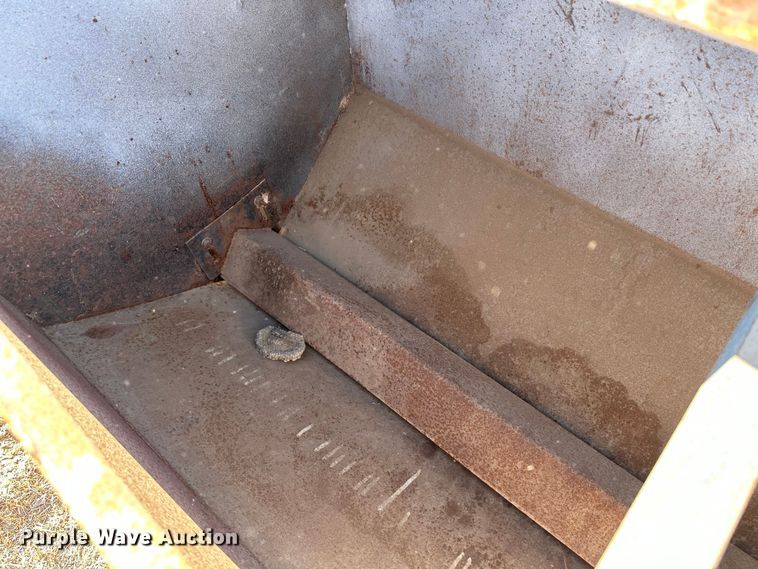 image for item JD9141 Bar-Six  cake feeder