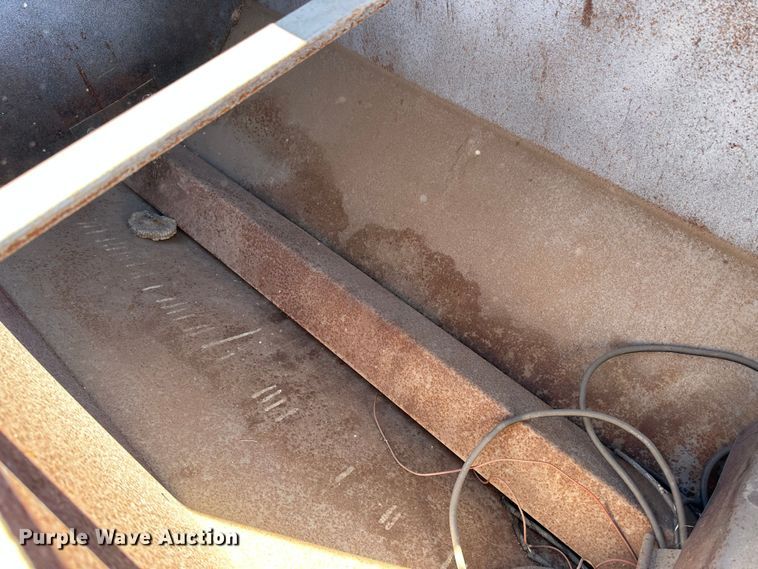 image for item JD9141 Bar-Six  cake feeder