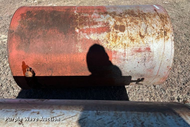 image for item JD9142 (2) tanks