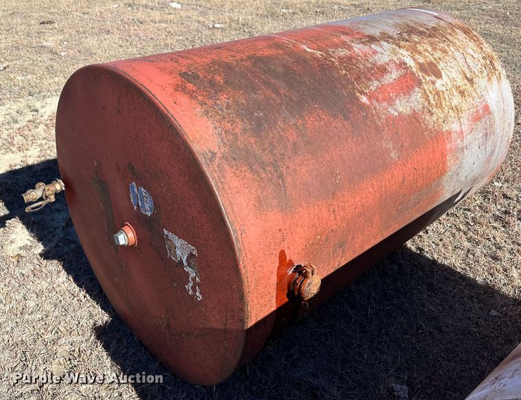 image for item JD9142 (2) tanks