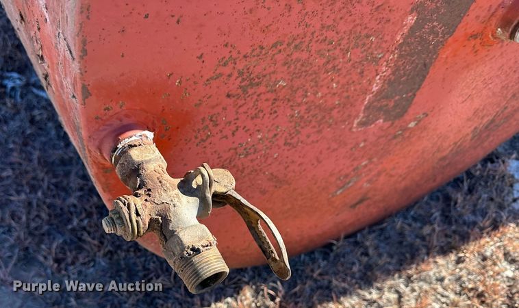 image for item JD9142 (2) tanks