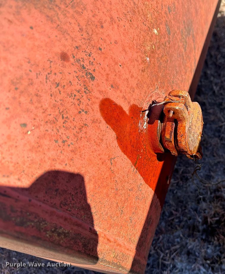 image for item JD9142 (2) tanks