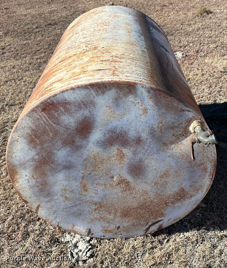 image for item JD9142 (2) tanks