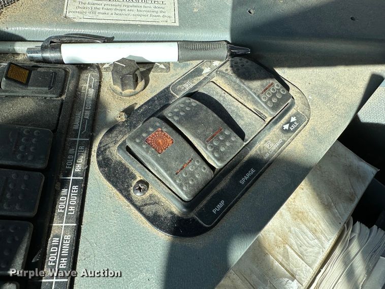 image for item JD9149 2003 Case IH Patriot SPX3200  sprayer