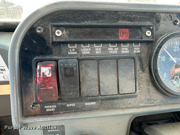 image for item JD9149 2003 Case IH Patriot SPX3200  sprayer