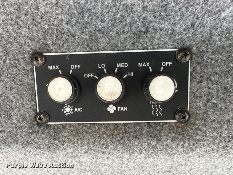 image for item JD9149 2003 Case IH Patriot SPX3200  sprayer