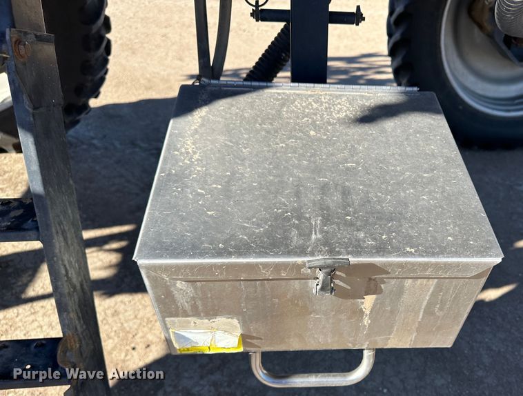 image for item JD9149 2003 Case IH Patriot SPX3200  sprayer