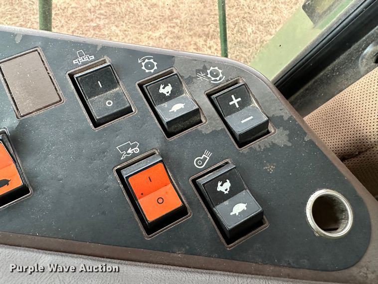 image for item JD9161 1995 John Deere 9500  combine