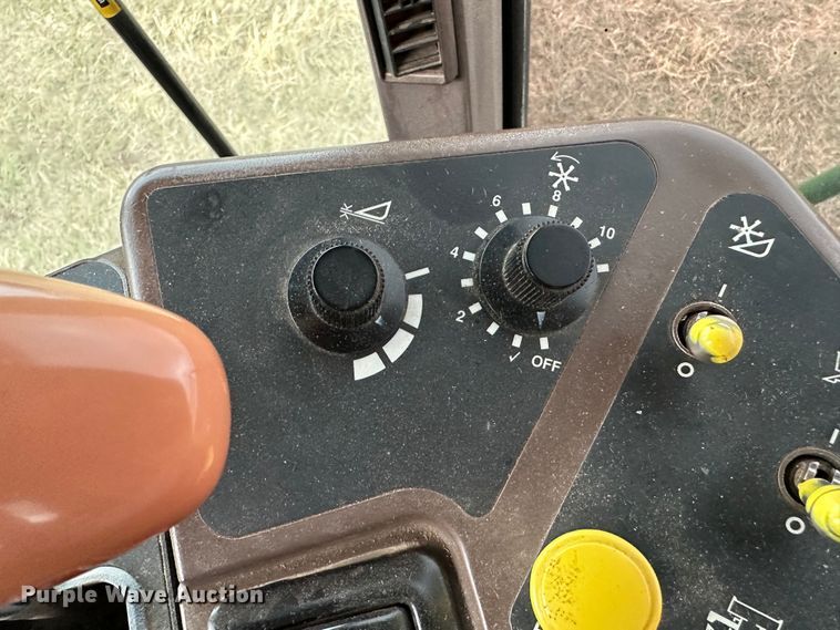 image for item JD9161 1995 John Deere 9500  combine