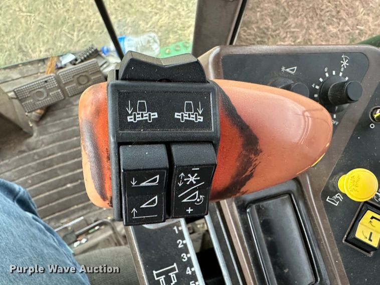 image for item JD9161 1995 John Deere 9500  combine