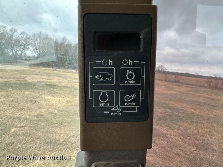 image for item JD9161 1995 John Deere 9500  combine