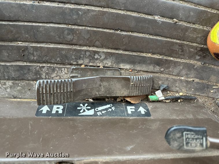 image for item JD9161 1995 John Deere 9500  combine