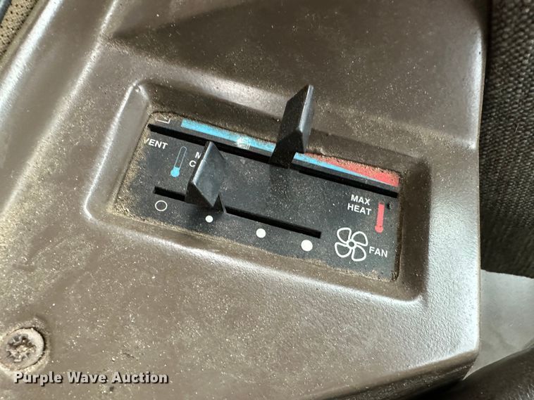 image for item JD9161 1995 John Deere 9500  combine