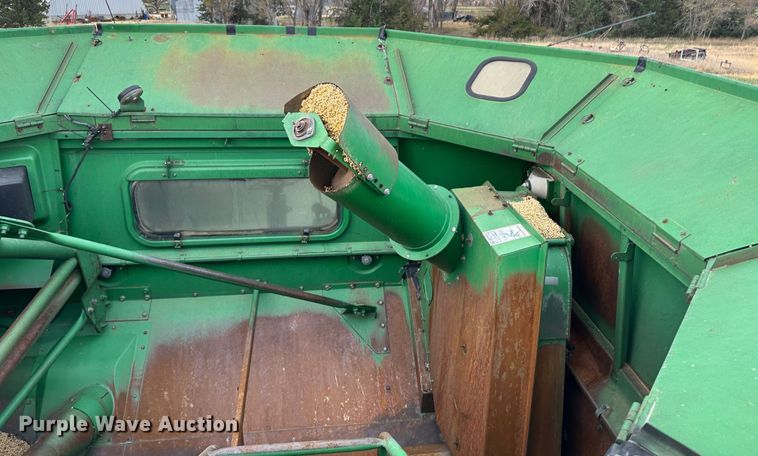 image for item JD9161 1995 John Deere 9500  combine