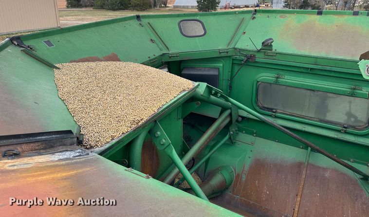 image for item JD9161 1995 John Deere 9500  combine
