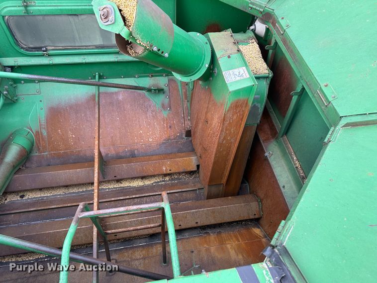 image for item JD9161 1995 John Deere 9500  combine