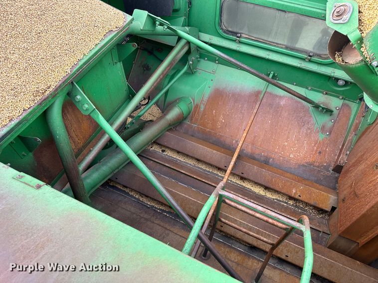 image for item JD9161 1995 John Deere 9500  combine