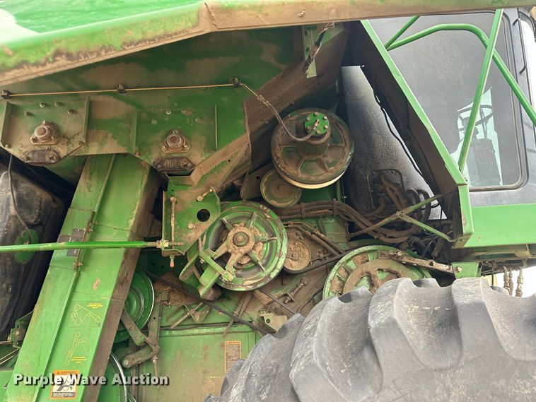 image for item JD9161 1995 John Deere 9500  combine