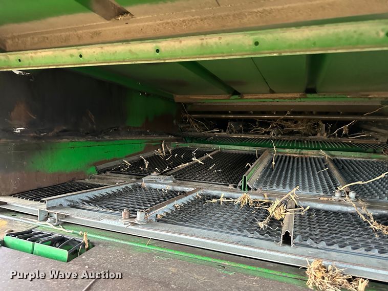 image for item JD9161 1995 John Deere 9500  combine