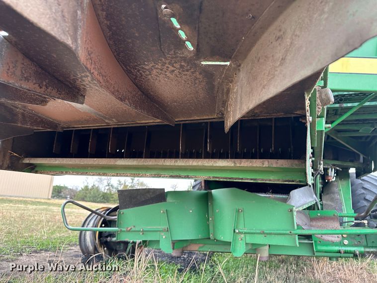 image for item JD9161 1995 John Deere 9500  combine