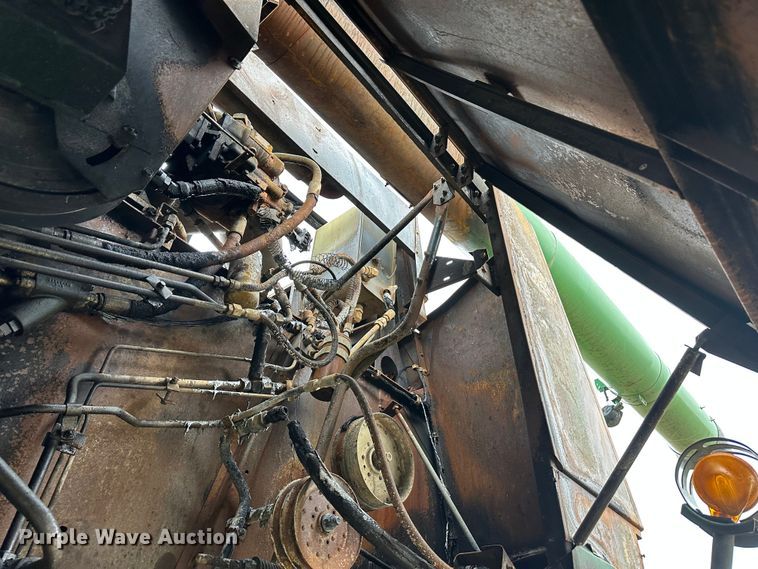 image for item JD9161 1995 John Deere 9500  combine