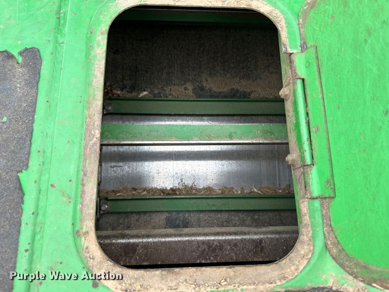image for item JD9161 1995 John Deere 9500  combine